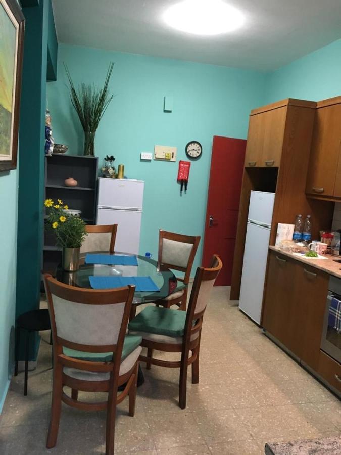 Noer Hostel Larnaca Ngoại thất bức ảnh